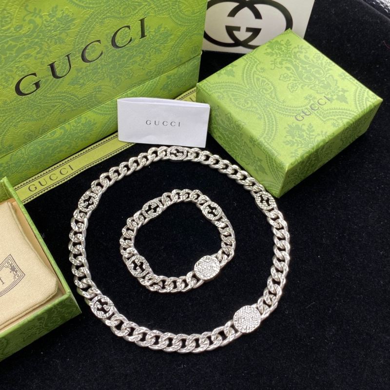 G*u*i bracelets